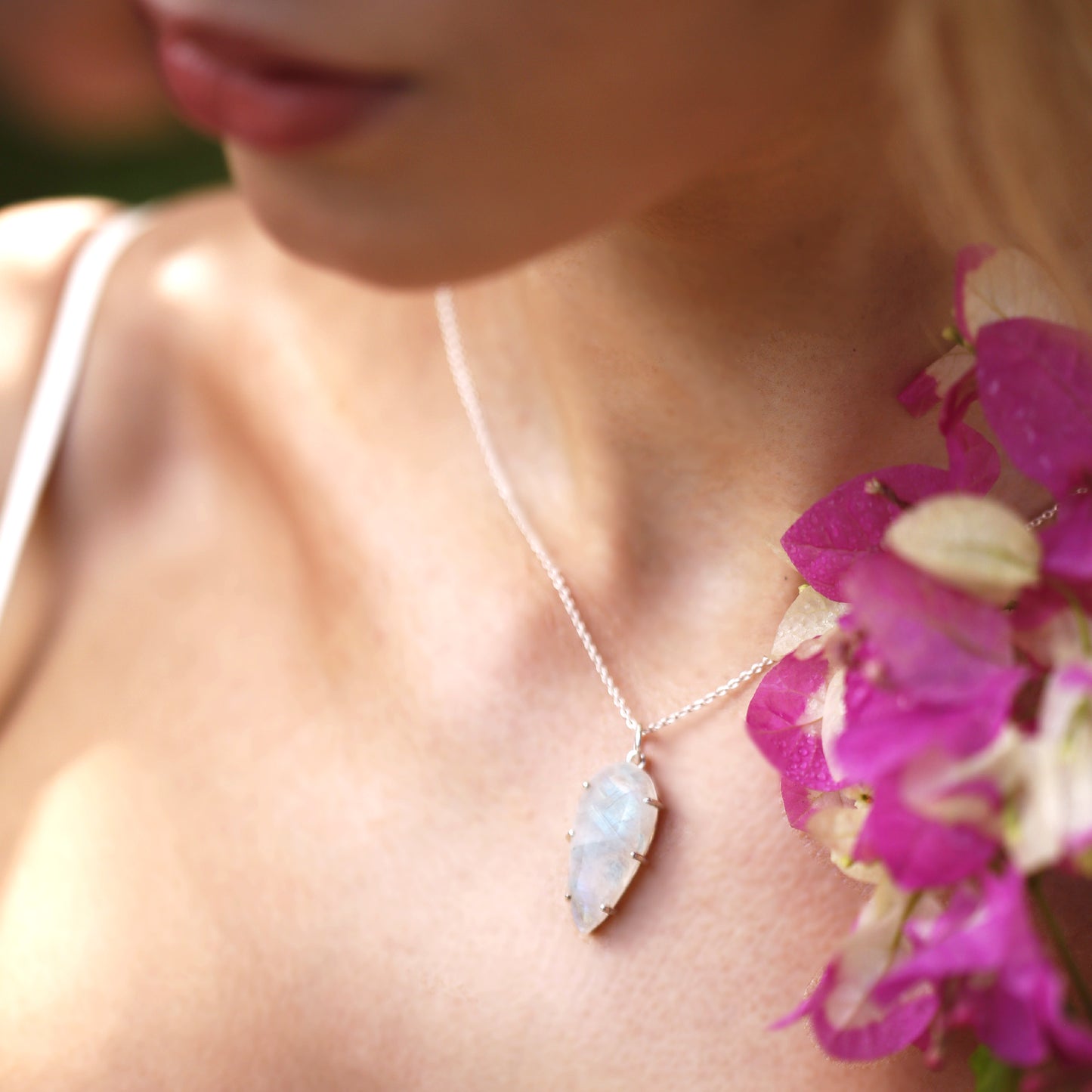 Colgante Moonstone plata con flores